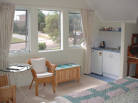 B&B accommodation with kitchenette at Nelson Bay NSW.